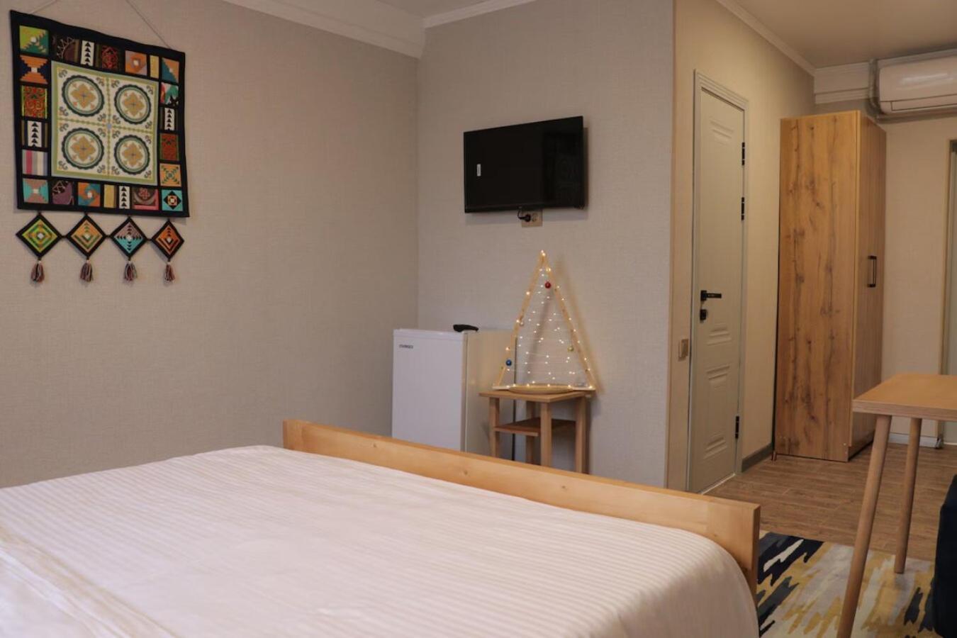 Salamat Hotel Bisjkek Buitenkant foto
