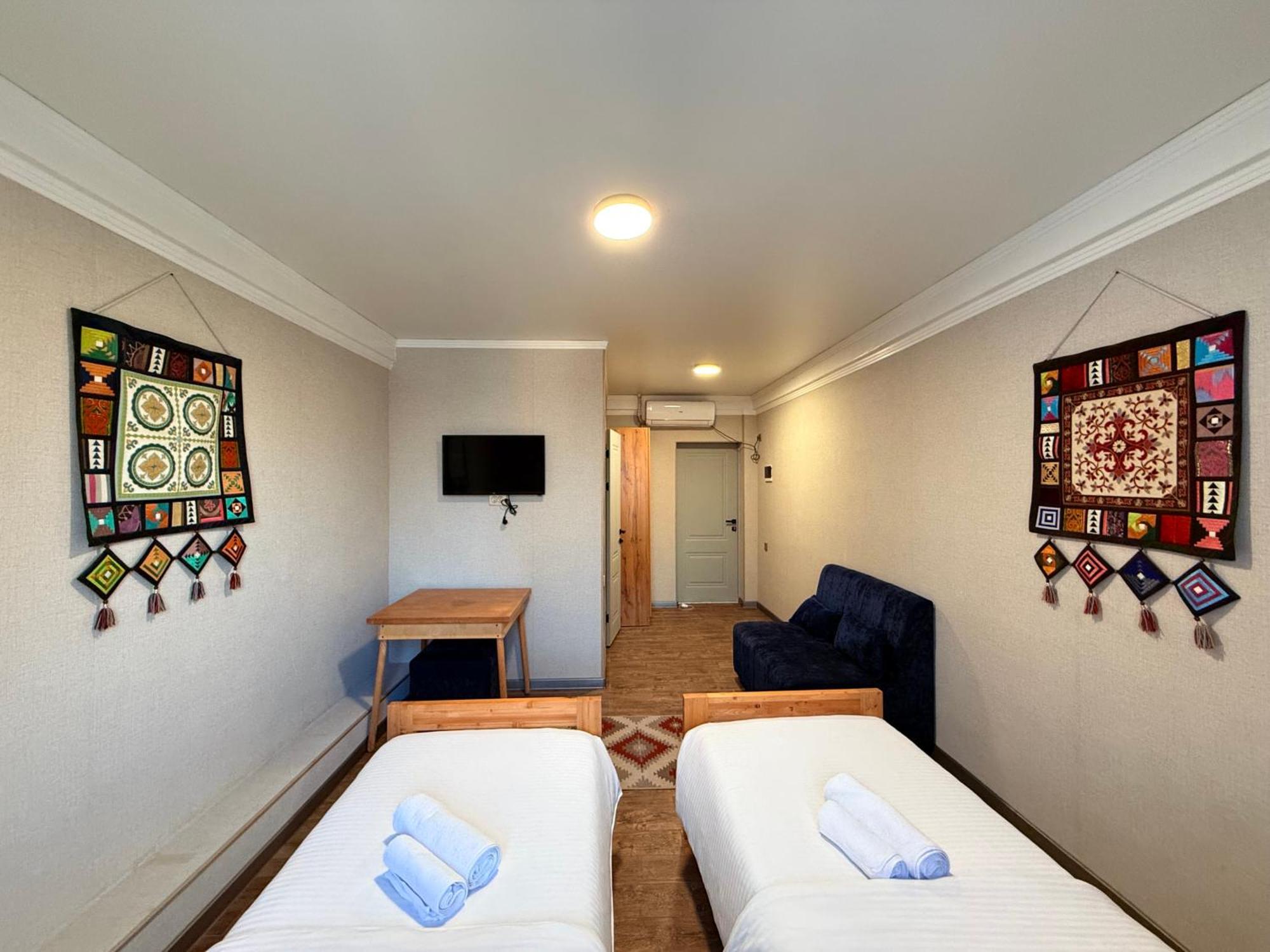 Salamat Hotel Bisjkek Buitenkant foto