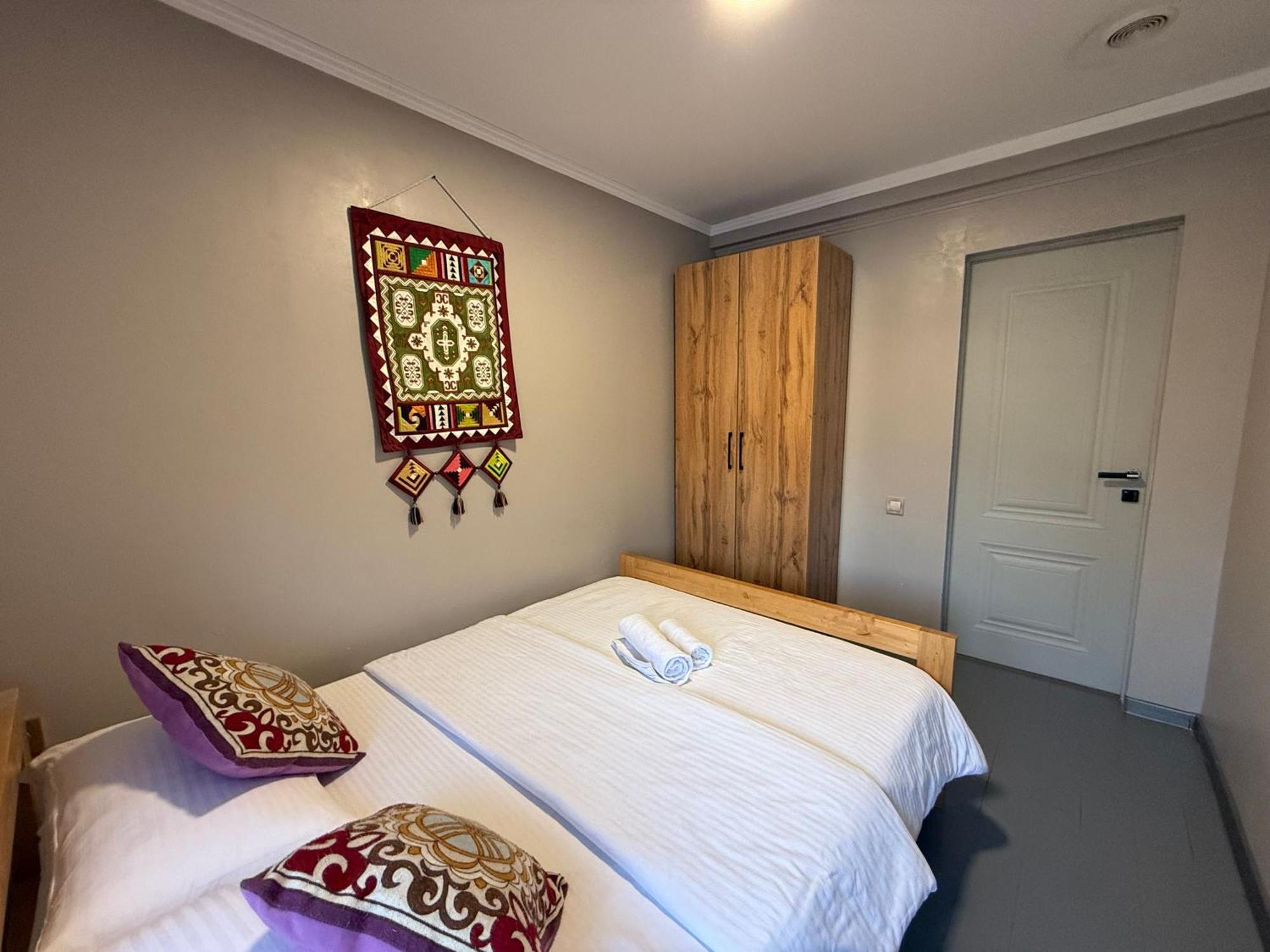 Salamat Hotel Bisjkek Buitenkant foto