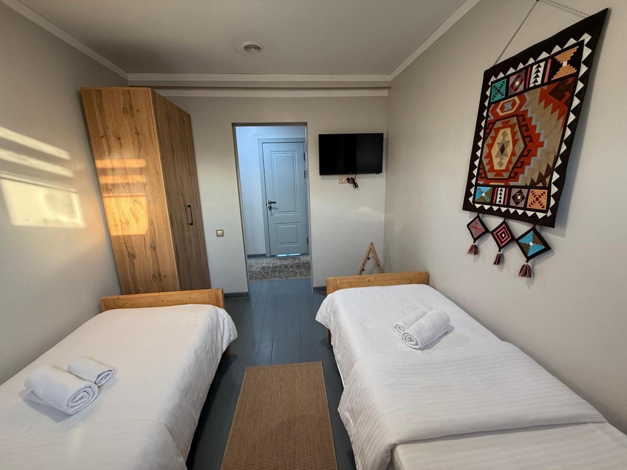Salamat Hotel Bisjkek Buitenkant foto