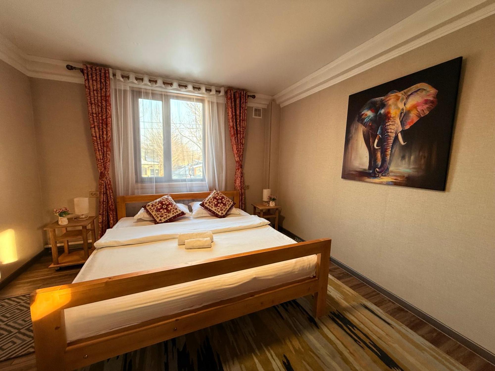 Salamat Hotel Bisjkek Buitenkant foto