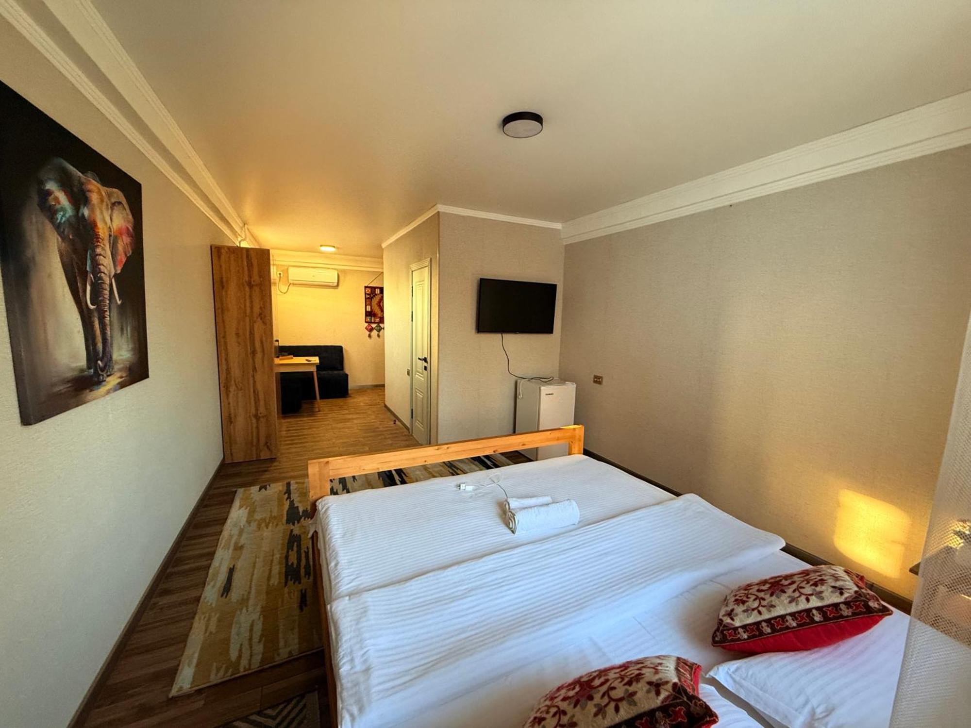 Salamat Hotel Bisjkek Buitenkant foto