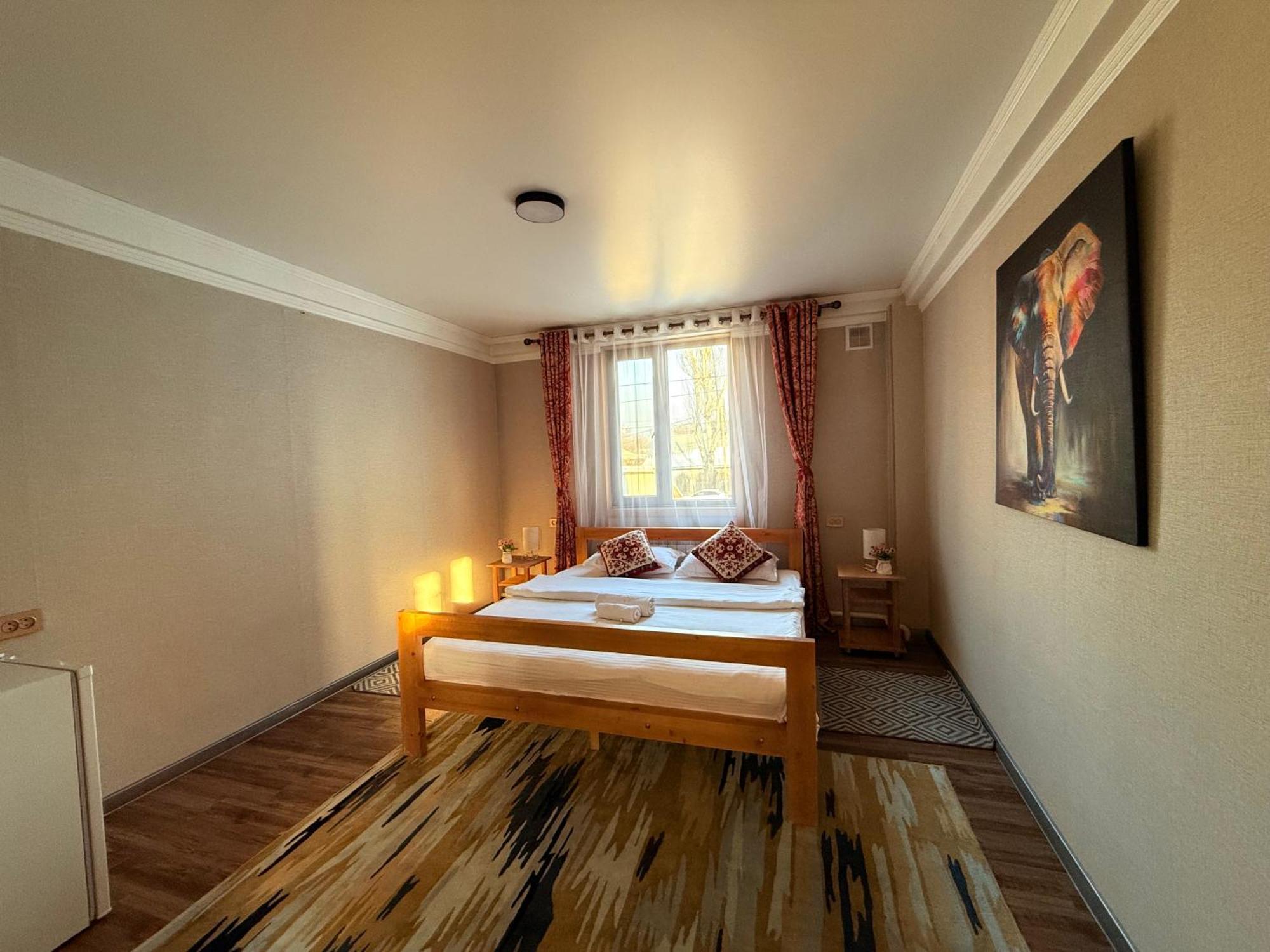 Salamat Hotel Bisjkek Buitenkant foto